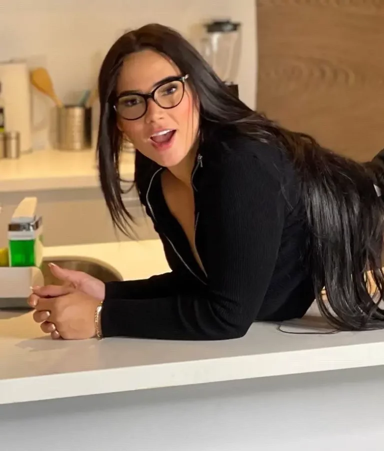 Ashley Carolina Biography, Age, Family, Images, Net Worth