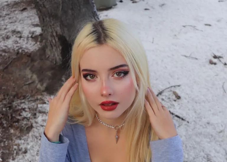 Julia Burch Biography, Age, Images, Height, Figure, Net Worth