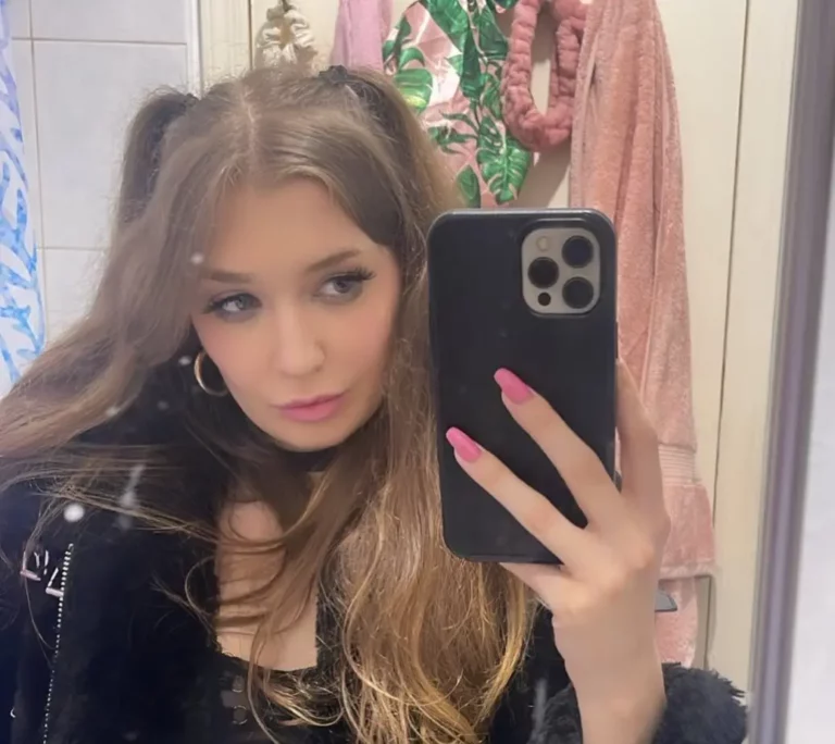 Marykate Moss Biography, Age, Height, Family, Net Worth