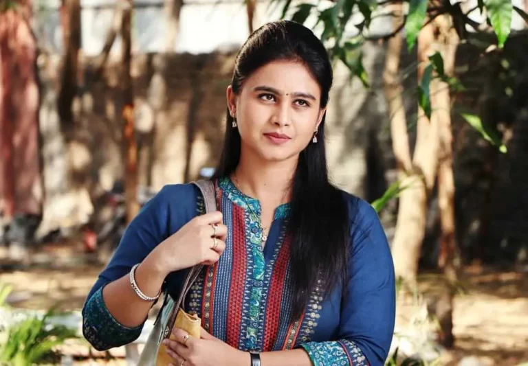 Mrunal Dusanis Biography, Age, Height, Net Worth