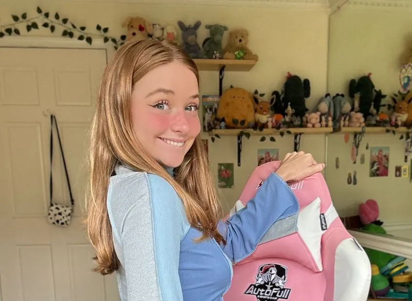 Bella Bumsy Biography, Age, Height, Career & Net Worth 4 Bella Bumsy American model and social media influencer