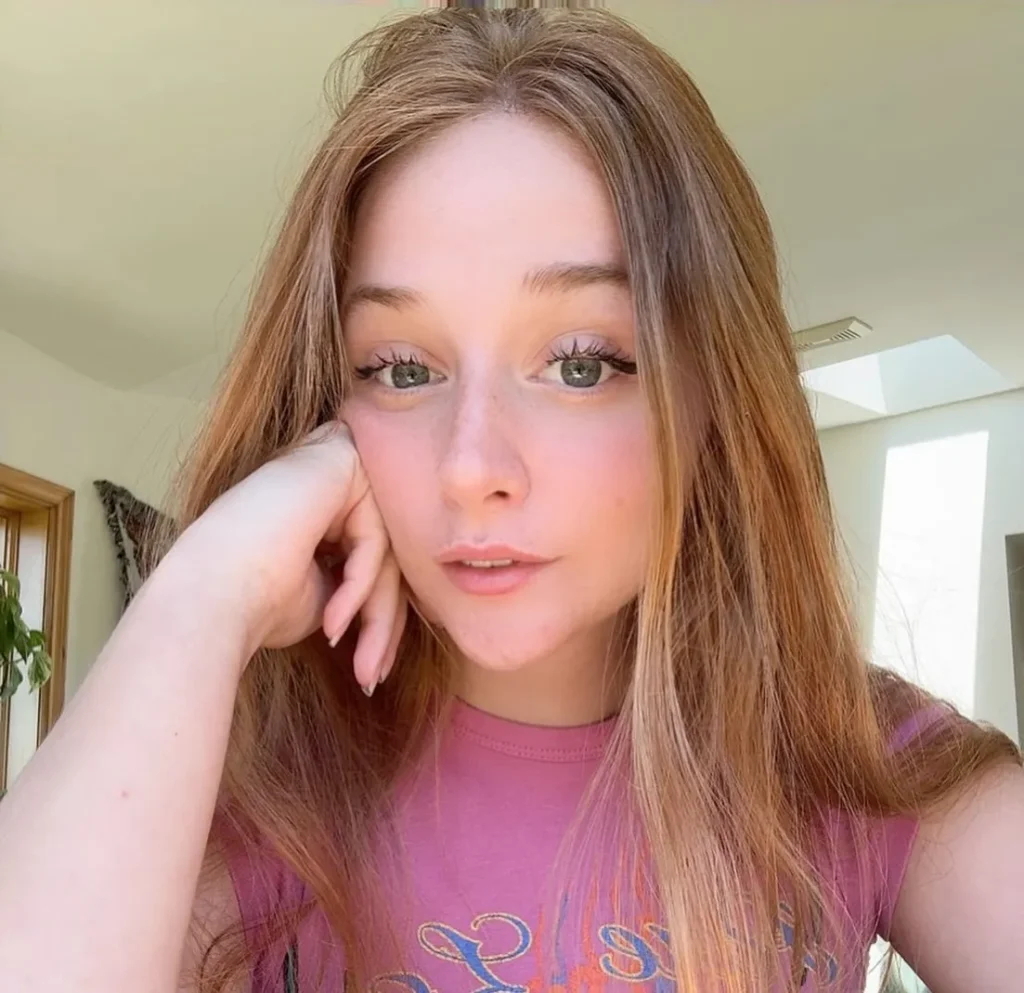 Bella Bumsy Biography, Age, Height, Career & Net Worth 3 Bella Bumsy American model and social media influencer