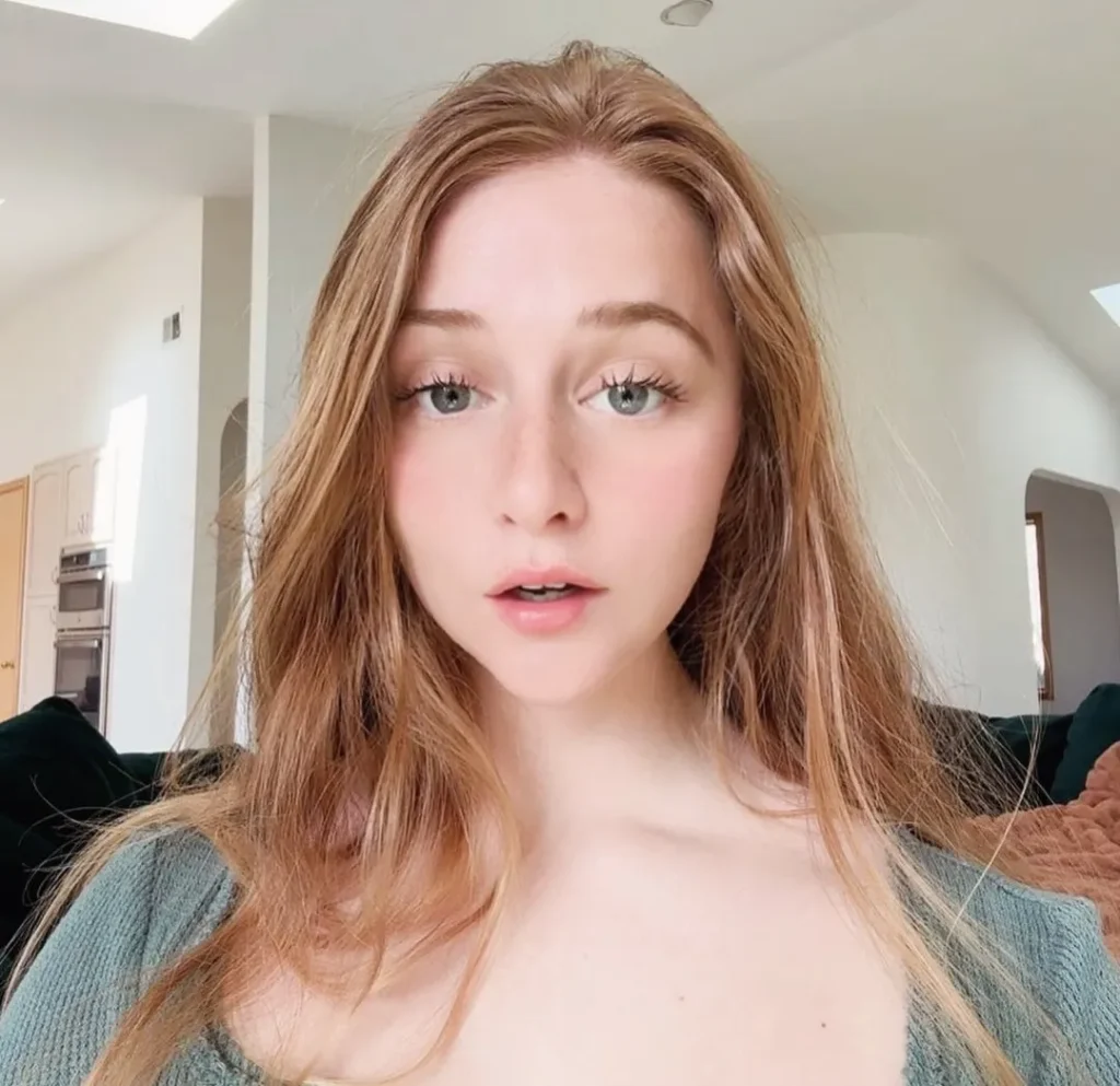 Bella Bumsy Biography, Age, Height, Career & Net Worth 2 Bella Bumsy American model and social media influencer