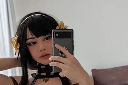 Chloe Ting Biography, Age, Family, Images, Net Worth