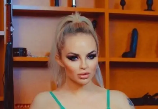 Louise Lee Biography, Age, Height, Figure, Net Worth