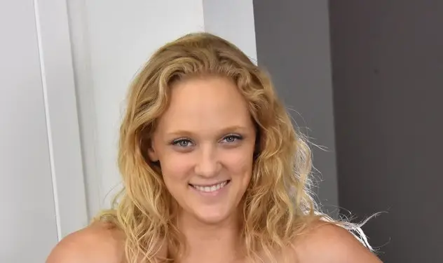 Mia Vallis Biography, Age, Height, Figure, Net Worth