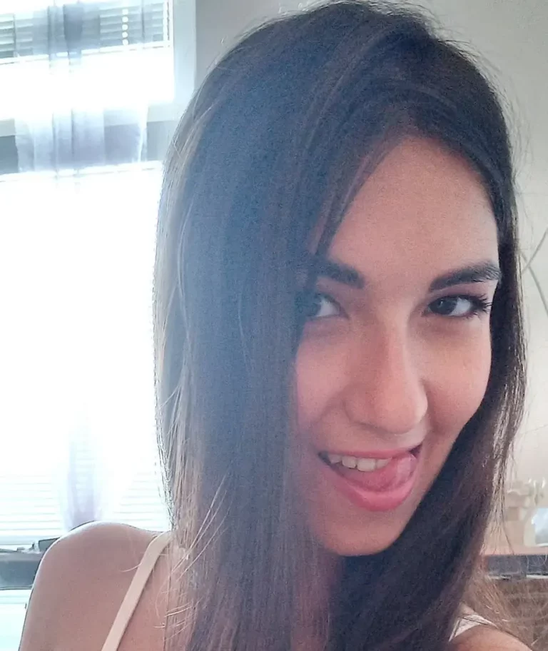 Moona Snake Biography, Age, Height, Figure, Net Worth