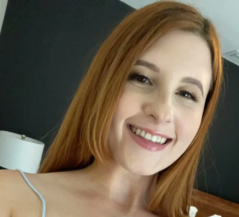 Bess Breast Biography, Age, Height, Figure, Net Worth