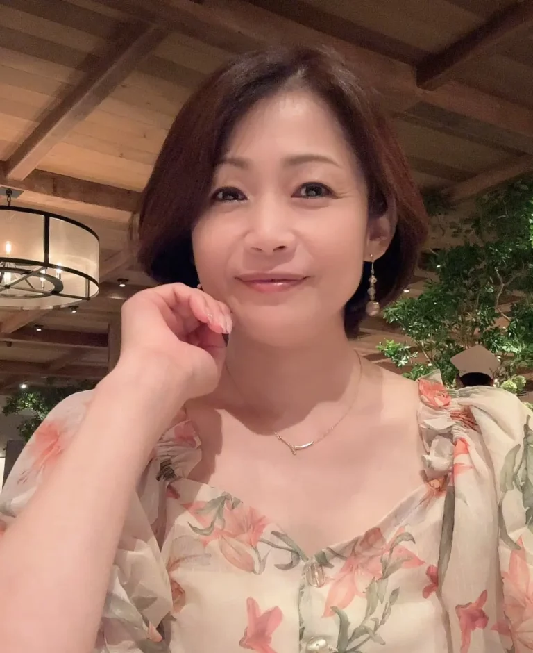 Maki Tomoda Biography, Age, Height, Figure, Net Worth