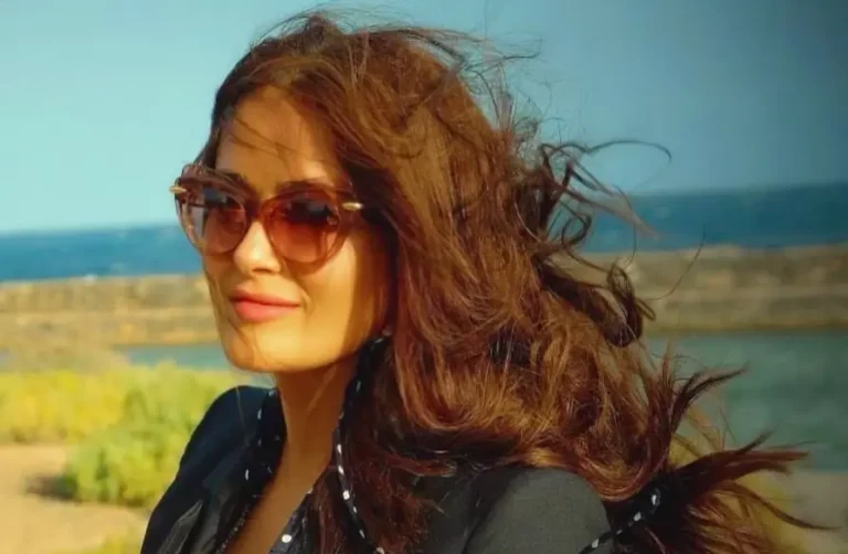 Salma Hayek Biography, Age, Family, Images, Net Worth