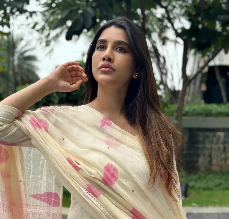 Nabha Natesh Biography, Age, Images, Height, Figure, Net Worth