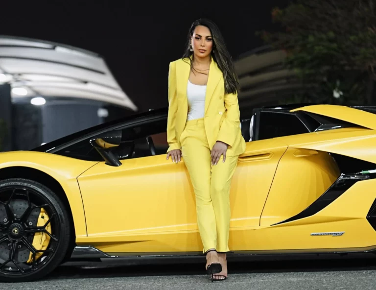 Nazanin Fara Biography, Age, Height, Figure, Net Worth