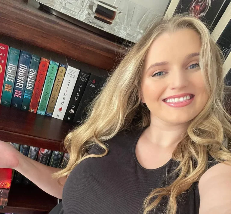 Casey Leigh (lifeofcaseyleigh) Biography, Age, Height, Figure, Net Worth