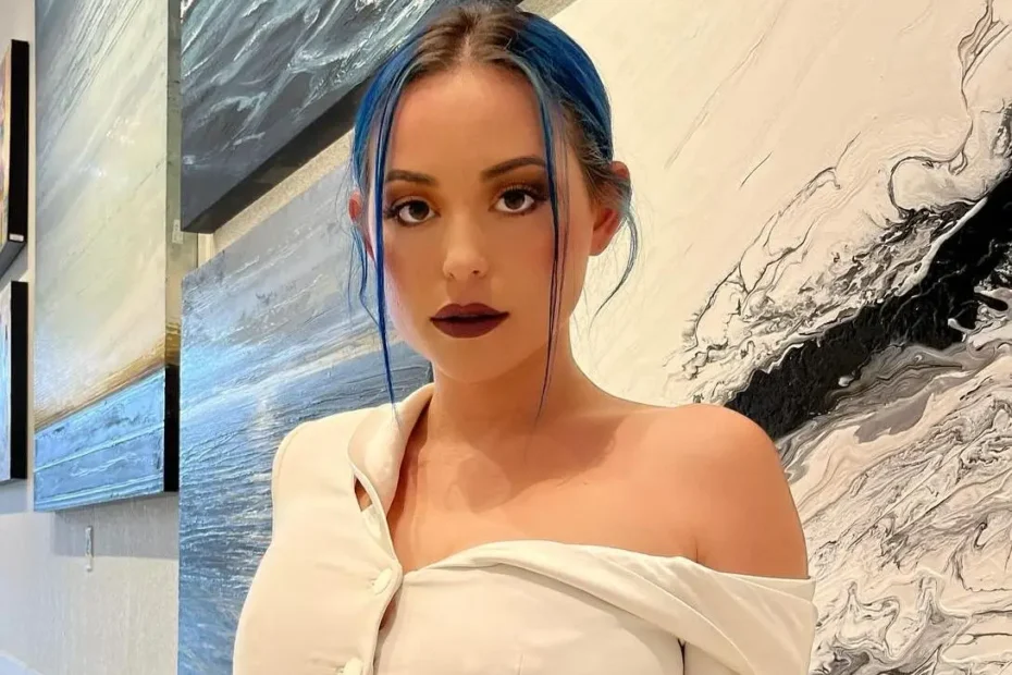 Eve Marlowe Biography, Age, Height, Career & Facts 4 Eve Marlowe portrait image American model and digital media personality 2