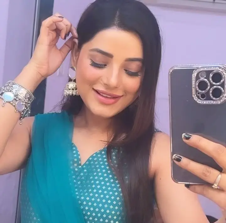 Anushka Srivastava Biography, Age, Family, Images, Net Worth