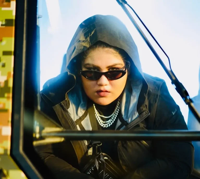 Simiran Kaur Dhadli Biography, Age, Images, Height, Figure, Net Worth