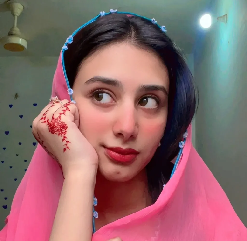Pakeeza Gull Biography, Age, Height, Career, Net Worth 4 Pakeeza Gull Biography 1