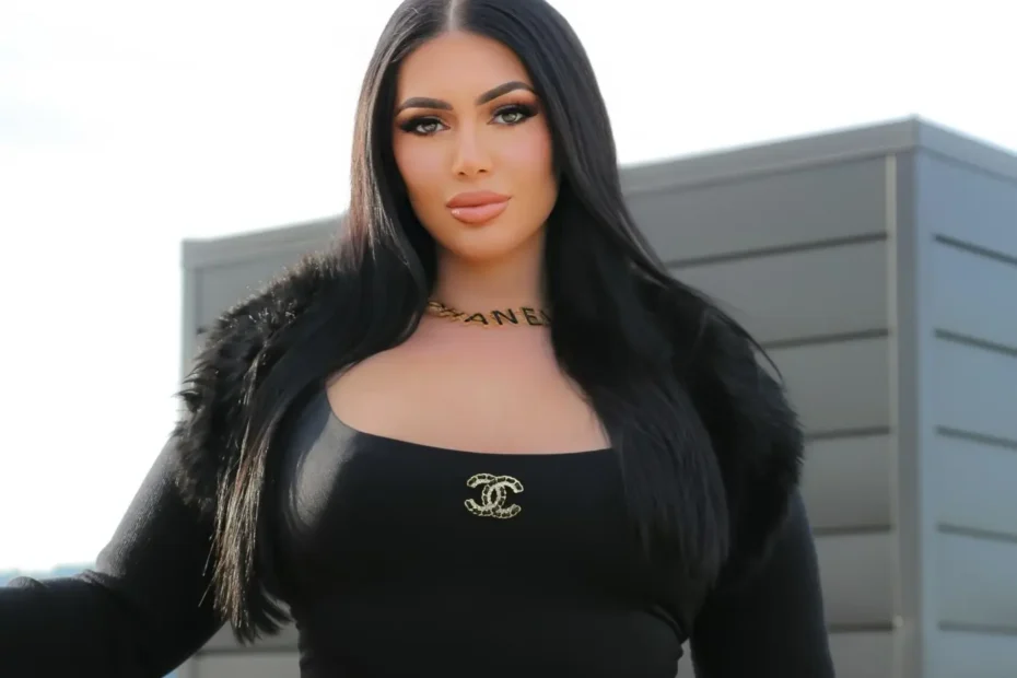 Sammyy02k American plus-size model posing for a photoshoot