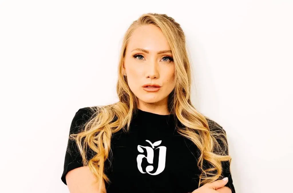 AJ Applegate Biography, Age, Height, Career, Net Worth 4 AJ Applegate 2 1