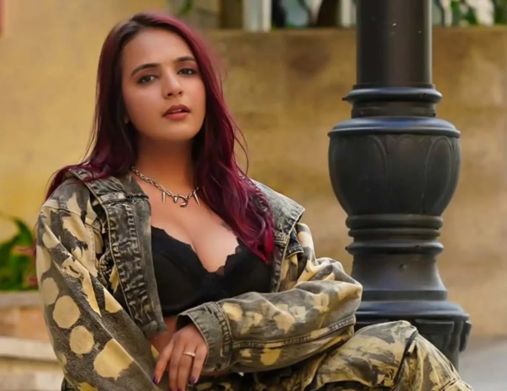 Shreyal Pandey (MyGlamGirl) Biography Success Story, Net Worth, Career 4 Shreyal Pandey 1