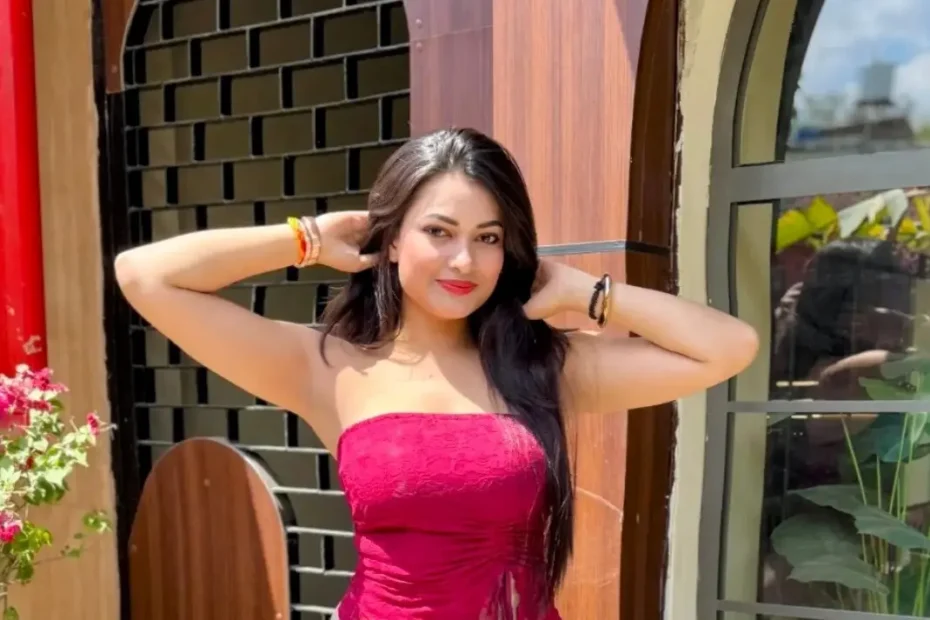 Satakshi Sharma Biography, Lifestyle, Boyfriend, Family, Income